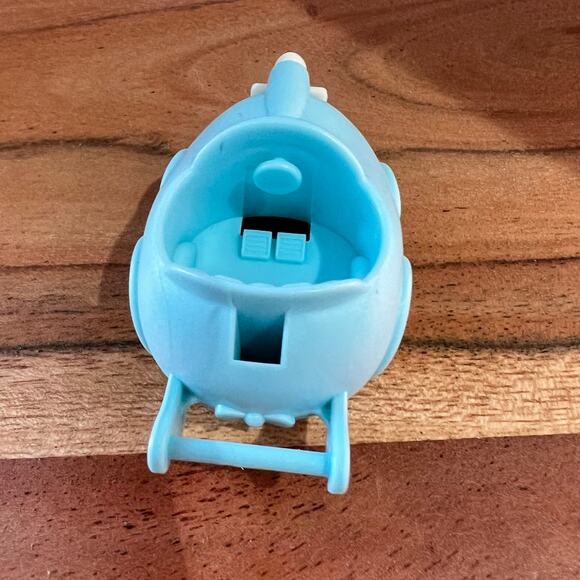 Calico Critters Penguin Babies Ride 'n Play Car and Woozdzeez Fox Prim Series 1 - Picture 3 of 10